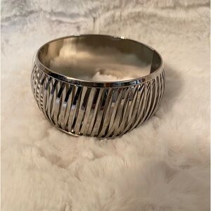 Silvertone Bracelet Bangle Cuff. New Feminine Silver Comfortable on Wrist